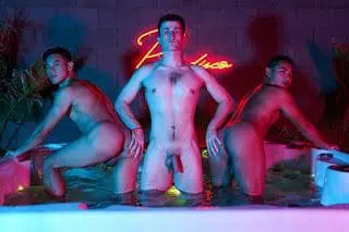 Jacuzzi Jizz – Ho Vinh Khoa, Rhonee & Kam Stone