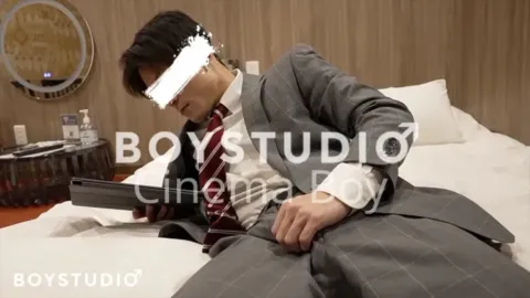 BOY STUDIO 0392 – 「Cinema Boy」「ミナト」がスーツで登場！初の男の手コキでぶっとび射精！