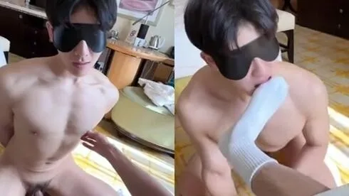 MOMO-被18cm大屌小新顶射.